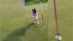 El tierno video de una niña jugando golf que se volvió viral