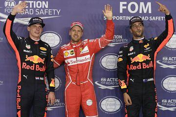 Sebastian Vettel,  Max Verstappen y Daniel Ricciardo en el pódium. 