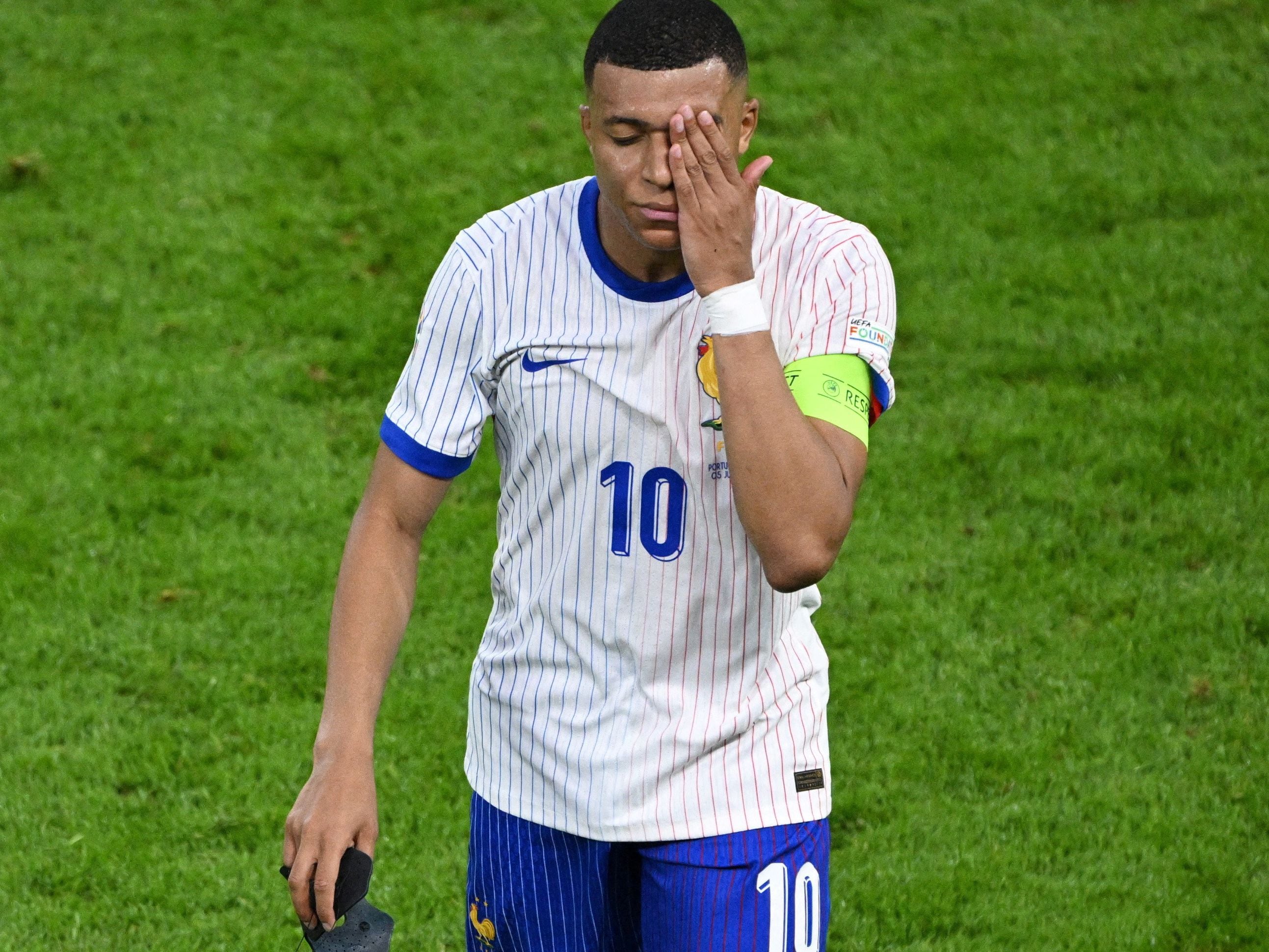 Soccer Football - Euro 2024 - Quarter Final - Portugal v France - Hamburg Volksparkstadion, Hamburg, Germany - July 5, 2024 France's Kylian Mbappe looks dejected as he walks off the pitch at half time REUTERS/Annegret Hilse     TPX IMAGES OF THE DAY