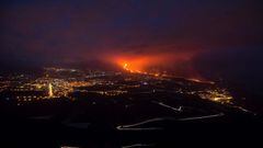 The Cumbre Vieja volcano, pictured from Tijarafe, spews lava, ash and smoke, on the Canary Island of La Palma, at night on October 10, 2021. - It has been almost three weeks since La Cumbre Vieja began erupting, forcing 6,000 people from their homes as th