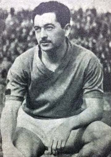 El mejor jugador chileno de la década del 30 defendió la camiseta de Wanderers, primero en 1936 en la Asociación Porteña y luego en el profesionalismo entre 1945 y 1948.