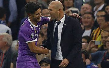 Thanks Boss. Marco Asensio runs over to celebrate with Zidane in last night's final in Cardiff.