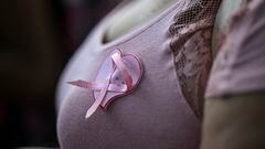 Este 19 de octubre se celebra el Día Mundial de la lucha contra el Cáncer de Mama. Conoce por qué se representa con el color o lazo rosa.