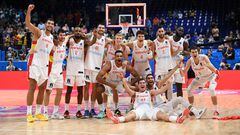 Los jugadores de la Selección Española celebran el pase a semifinales del Eurobasket.