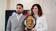 El campeón del mundo de peso pluma de UFC, Ilia Topuria y la presidenta de la Comunidad de Madrid, Isabel Díaz Ayuso.