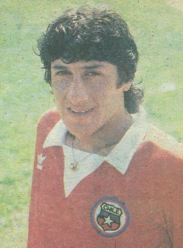 Deslumbró en Cobreloa, tuvo una gran campaña en Independiente de Medellín y sumó 18 goles con la Roja, uno de ellos en el Mundial del '82.