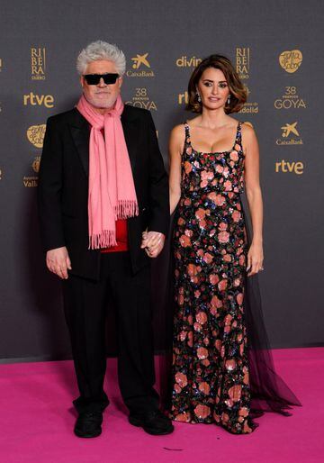 Penélope Cruz y Pedro Almodóvar en la alfombra rosa.