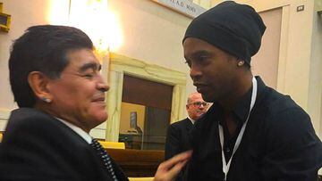 Maradona alaba a Ronaldinho y manda un recado a Pelé