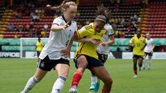 Germany's Madeleine Steck (L) and Colombia's Gisela Robledo vie for the ball during their Women's U-20 World Cup football match at the Alejandro Morera Soto stadium in Alajuela, Costa Rica,on August 10, 2022. (Photo by Ezequiel BECERRA / AFP) (Photo by EZEQUIEL BECERRA/AFP via Getty Images)