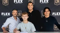 El joven de 17 años, Nathan Ordaz, que es pretendido por USA, México y El Salvador, firmó contrato profesional con el LAFC de la MLS.
