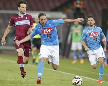 Higuaín left Madrid and moved to SSC Napoli playing with the Neapolitan side for three seasons.