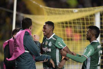 En imágenes la batalla campal entre Peñarol y Palmeiras