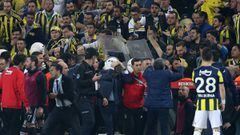 Fenerbahce-Besiktas abandoned after Gunes struck by object thrown from crowd