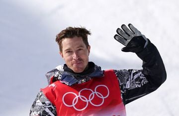 11 February 2022, China, Zhangjiakou: USA's Shaun White reacts after the third run of the Men's Snowboard Halfpipe Final at Genting Snow Park during the Beijing 2022 Winter Olympic Games. Photo: Andrew Milligan/PA Wire/dpa  11/02/2022 ONLY FOR USE IN SPAI