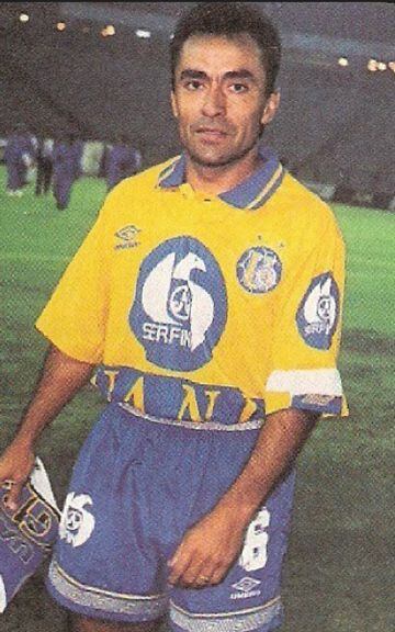 Tras pasos por Argentinos y Barcelona de Ecuador, tuvo una tercera oportunidad en el extranjero con Tigres. Se mantuvo en ese club durante 1995.