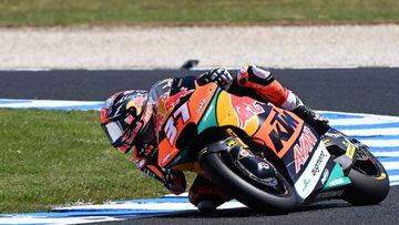Red Bull KTM Ajo's Spanish rider Pedro Acosta rides his motorcycle during the Moto2 class second free practice session of the MotoGP Australian Grand Prix at Phillip Island on October 20, 2023. (Photo by Paul CROCK / AFP) / -- IMAGE RESTRICTED TO EDITORIAL USE - STRICTLY NO COMMERCIAL USE --