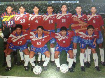 Claudio Palillo Riquelme, en la foto con la selección juvenil, fue suplente de Herrera en la temporada 2003 sin lograr jugar algún partido.