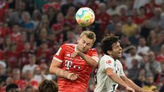 27 August 2022, Bavaria, Munich: Soccer, Bundesliga, Matchday 4, Bayern Munich - Bor. Mönchengladbach, Allianz Arena: Munich defender Matthijs de Ligt (M) and Mönchengladbach midfielder Jonas Hofmann (r) fight for the ball. IMPORTANT NOTE: In accordance with the regulations of the DFL Deutsche Fußball Liga and the DFB Deutscher Fußball-Bund, it is prohibited to use or have used photographs taken in the stadium and/or of the match in the form of sequence pictures and/or video-like photo series. Photo: Sven Hoppe/dpa (Photo by Sven Hoppe/picture alliance via Getty Images)
