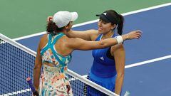 Madison Keys y Jessica Pegula se saludan tras su partido en el US Open.