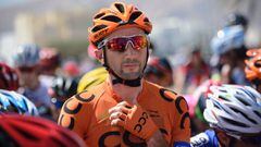 Davide Rebellin posa con el maillot del CCC antes de una etapa en el Tour de Om&aacute;n de 2016.