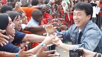 Jackie Chan sale al paso de los rumores y desmiente que tenga el coronavirus