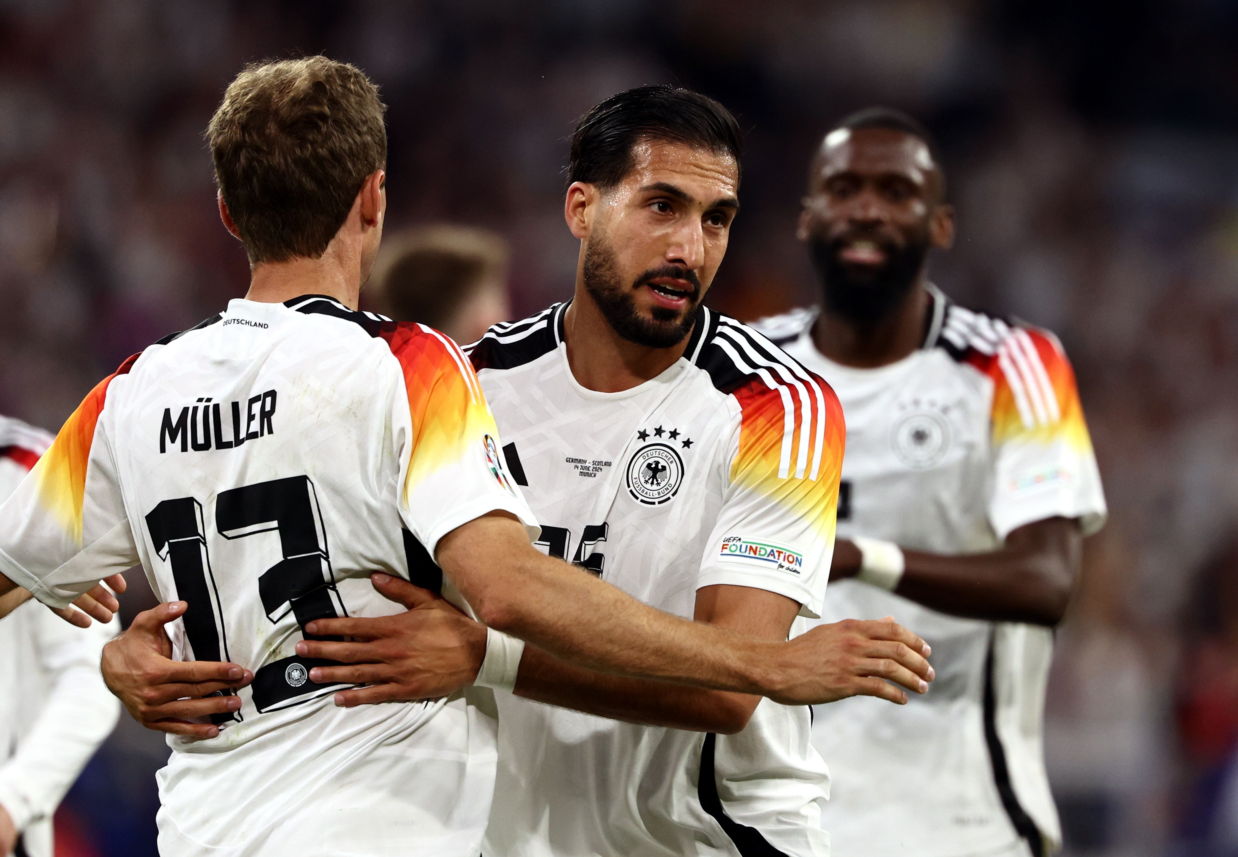 Munich (Germany), 14/06/2024.- Emre Can of Germany (C) celebrates with teammates after scoring the 5-1 uring the UEFA EURO 2024 group A match between Germany and Scotland in Munich, Germany, 14 June 2024. (Alemania) EFE/EPA/ANNA SZILAGYI
