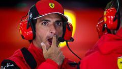 Carlos Sainz, en el box de Ferrari en &Iacute;mola.