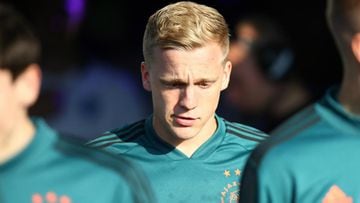 Manchester United target Donny van de Beek rules out Ajax exit