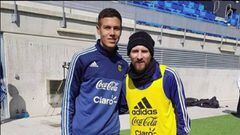 Nehu&eacute;n P&eacute;rez, con Messi durante un entrenamiento con Argentina.