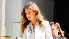 Earlier this year, Gisele reflected on her relationship with Jack's mom —  and Tom's ex-girlfriend — Bridget Moynahan. Link in bio 