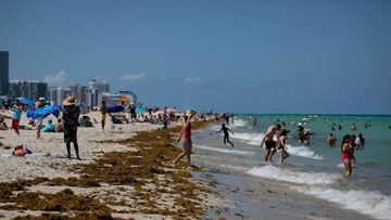 Personas en la playa de Miami Beach, Florida. Junio 16, 2020.