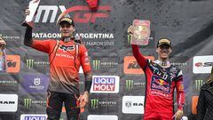 Rubén Fernández y Jorge Prado, en el podio del MXGP de Argentina 23.
