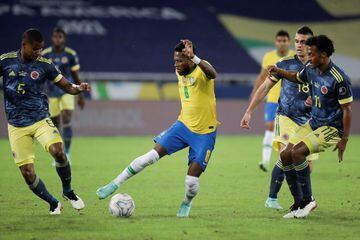 Colombia perdió 2-1 ante Brasil en un encuentro marcado por la polémica. Luis Díaz abrió el marcador, Roberto Firmino empató y Casemiro marcó el gol del triunfo en la última jugada del partido. 