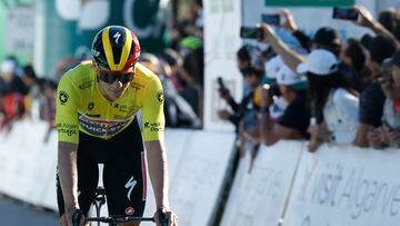 El belga Remco Evenepoel entra en meta en segunda posición de la última etapa de la 50ª Vuelta al Algarve este domingo.