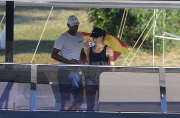 Rafael Nadal en el barco junto a su mujer Mery Perelló.