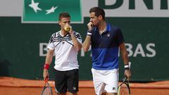 Argentina&#039;s Guido Pella, right, and Diego Schwartzman talk tactics during their semifinal match of the men&#039;s doubles of the French Open tennis tournament against Germany&#039;s Kevin Krawietz and Andreas Mies at the Roland Garros stadium in Pari