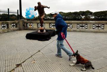 Lionel Messi statue unveiled in Buenos Aires