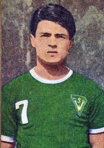 Apodado 'Pastelito', jugó en México, Ecuador y Bolivia. En Wanderers ganó dos Copa Chile y anotó 66 veces.
