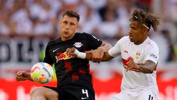 Stuttgart (Germany), 07/08/2022.- Stuttgart's Juan Jose Perea (R) in action against Leipzig's Willi Orban (L) during the German Bundesliga soccer match between VfB Stuttgart and RB Leipzig in Stuttgart, Germany, 07 August 2022. (Alemania) EFE/EPA/RONALD WITTEK CONDITIONS - ATTENTION: The DFL regulations prohibit any use of photographs as image sequences and/or quasi-video.
