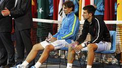 Novak Djokovic y Rafael Nadal descansan antes de la entrega de premios del Open de Australia 2012 tras una ag&oacute;nica final que dur&oacute; cerca de 6 horas.