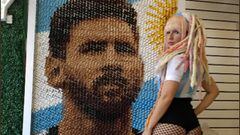 El espectacular mural de Messi hecho con 6000 pinzas del pelo para el Mundial.