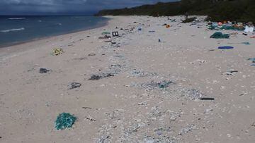 La isla de Henderson se ha convertido en el para&iacute;so de la basura.