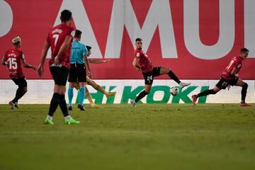 0-1. Robert Lewandowski marca el primer gol.