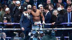 After the former two-time heavyweight champion suggested that former trainer was released for lack of training, Carl Froch leapt to McCracken’s defense.