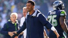 Seattle Seahawks injured quarterback Russell Wilson had a pin from his middle finger, as he took a step closer to returning to the field of play.