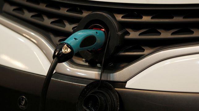 Which EV models are eligible for the new tax credit up to $7,500? Complete list