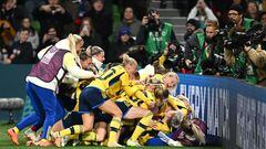 Melbourne (Australia), 06/08/2023.- Sweden celebrate their win over the USA during the FIFA Women's World Cup 2023 Round of 16 soccer match between Sweden and the USA at Melbourne Rectangular Stadium in Melbourne, Australia, 06 August 2023.