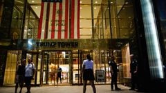 People and police officers stand outside Trump Tower after former US President Donald Trump said that FBI agents raided his Mar-a-Lago Palm Beach home.