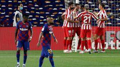 El Atl&eacute;tico celebra el gol de Sa&uacute;l en el Camp Nou