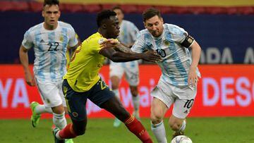 Lionel Messi en un partido de Argentina contra Colombia